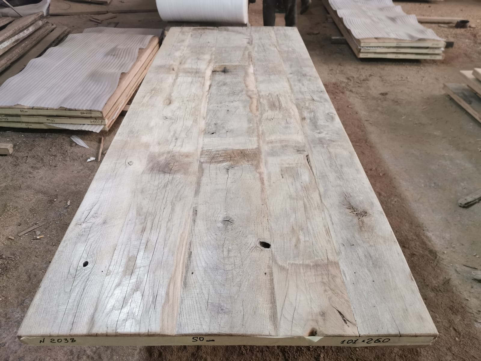 Tafelblad oud eiken geborsteld 2,60 x 1,01 x 0,06