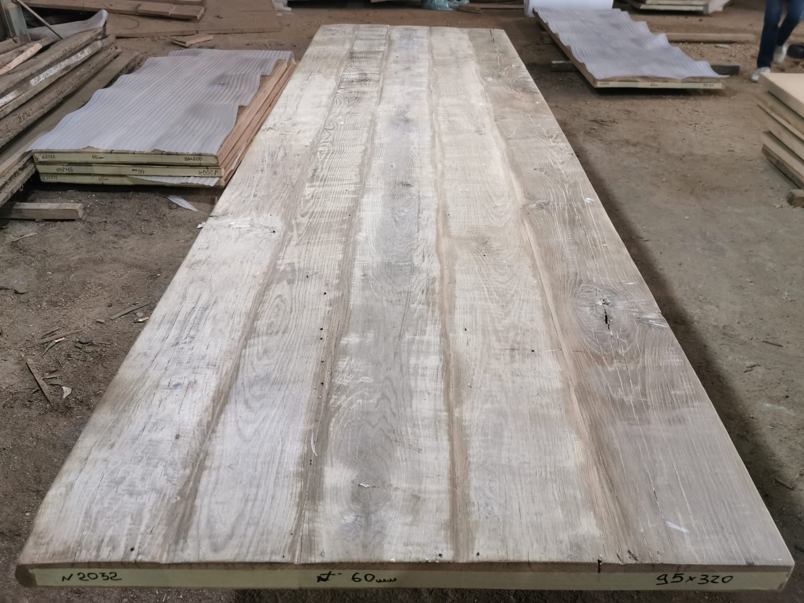 Tafelblad oud eiken geborsteld 3,20 x 0,95 x 0,06
