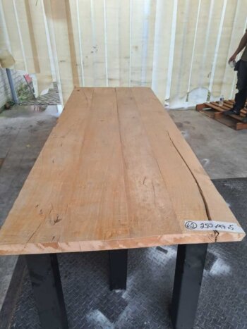 Tafel Oud Essen 250x95x5cm Metalen Poten