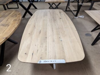 Tafel Nieuw Eiken Deens Ovaal 220x110x4cm Lak. Metaal Spinpoot Wit
